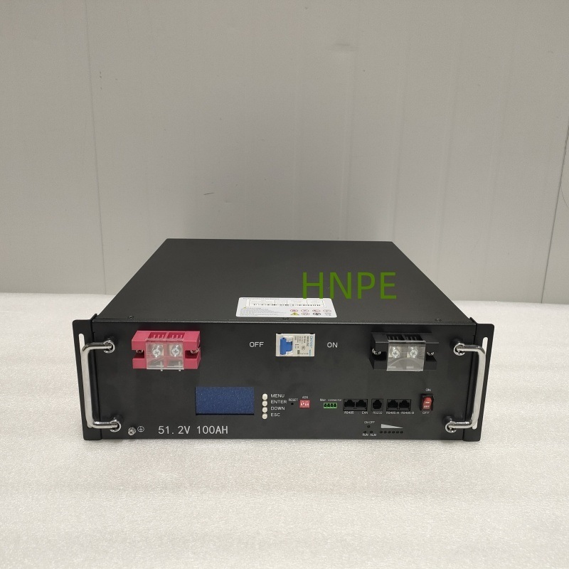 HNPE 48V 100Ah 200Ah Batteria al litio LiFePO4 per montaggio a rack per accumulo di energia solare per uso domestico Off Grid Hybrid Grid