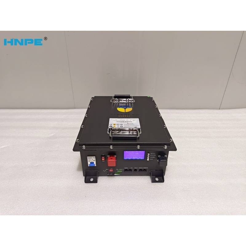Batteria al litio LiFePO4 di alta qualità HNPE CE 25.6V 100AH, batteria per accumulo di energia solare montata su rack con temperatura di esercizio 0-55°C